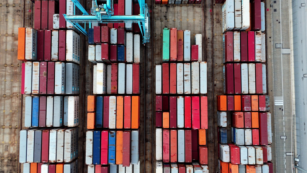 How Businesses Use Shipping Containers to Streamline Operations